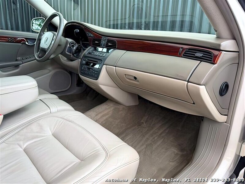 2001 Cadillac DeVille   - Photo 29 - Naples, FL 34104