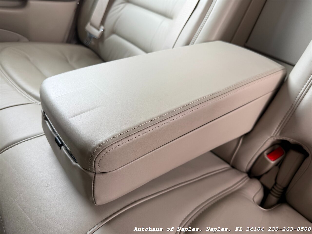 2001 Cadillac DeVille   - Photo 23 - Naples, FL 34104