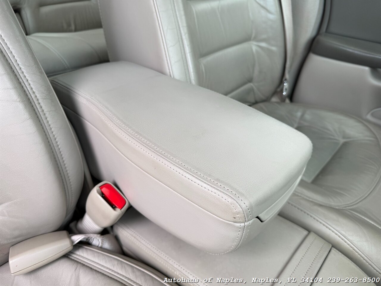 2001 Cadillac DeVille   - Photo 34 - Naples, FL 34104