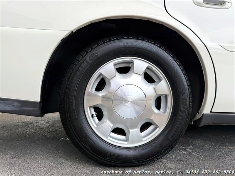 2001 Cadillac DeVille   - Photo 11 - Naples, FL 34104