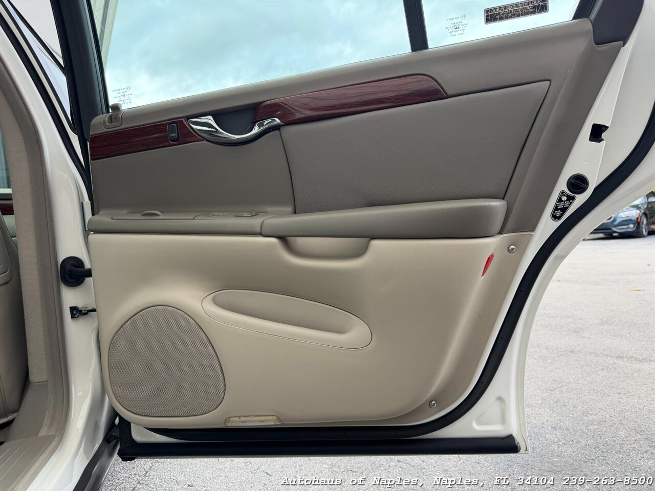 2001 Cadillac DeVille   - Photo 28 - Naples, FL 34104
