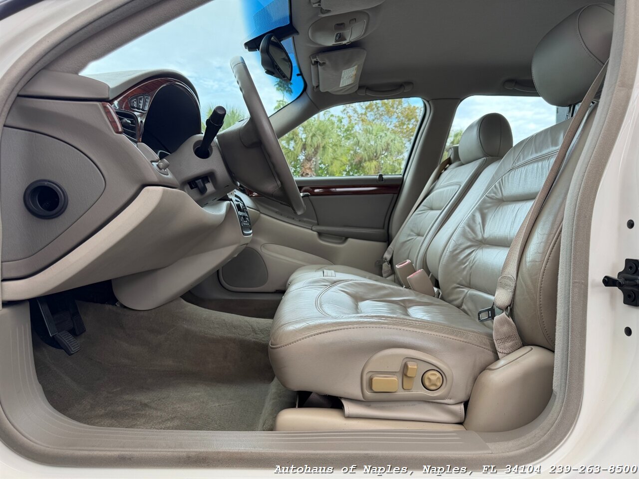 2001 Cadillac DeVille   - Photo 18 - Naples, FL 34104
