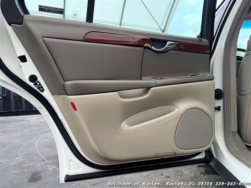 2001 Cadillac DeVille   - Photo 25 - Naples, FL 34104