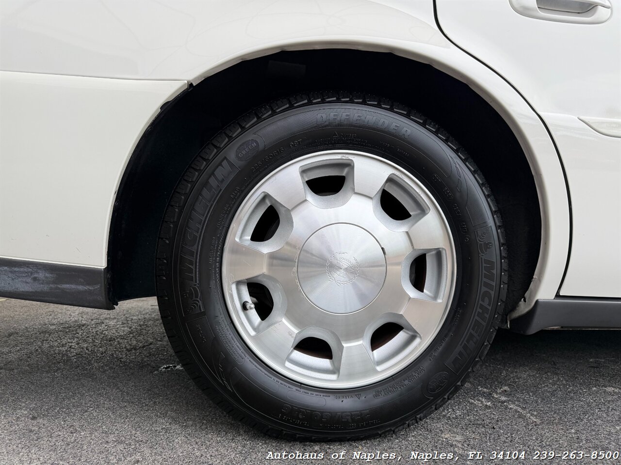 2001 Cadillac DeVille   - Photo 11 - Naples, FL 34104