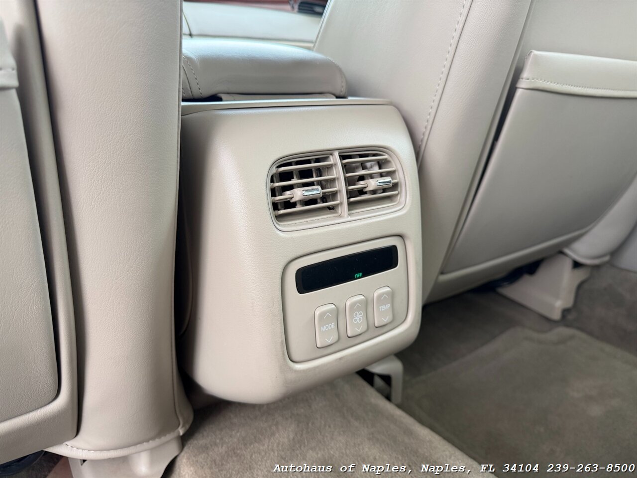 2001 Cadillac DeVille   - Photo 24 - Naples, FL 34104