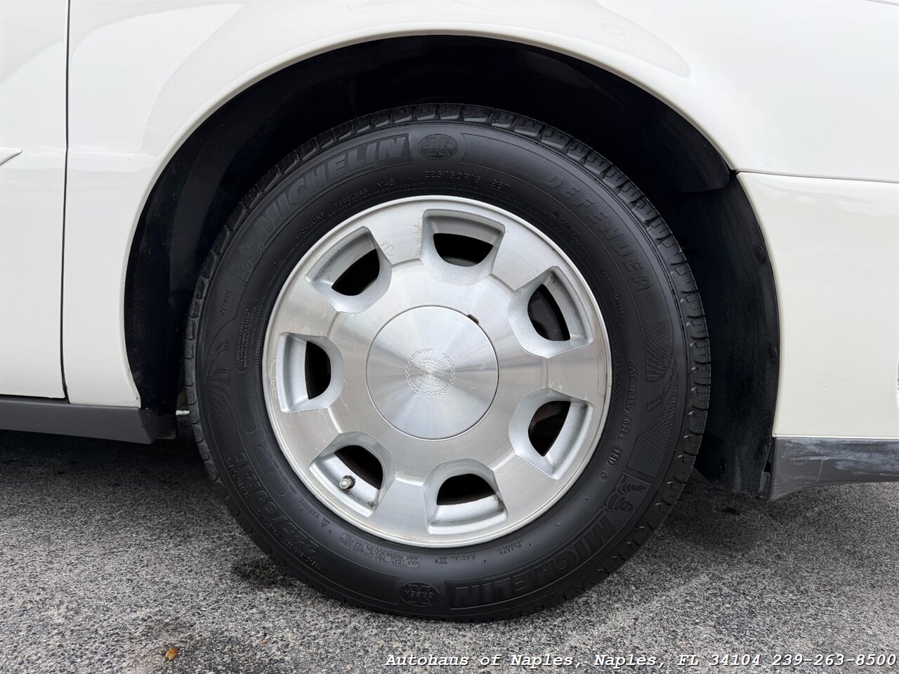 2001 Cadillac DeVille   - Photo 10 - Naples, FL 34104