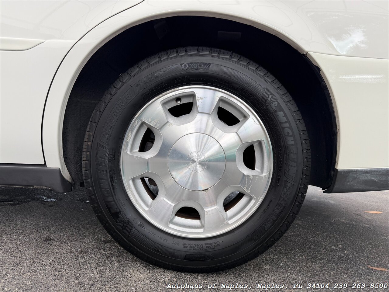 2001 Cadillac DeVille   - Photo 12 - Naples, FL 34104