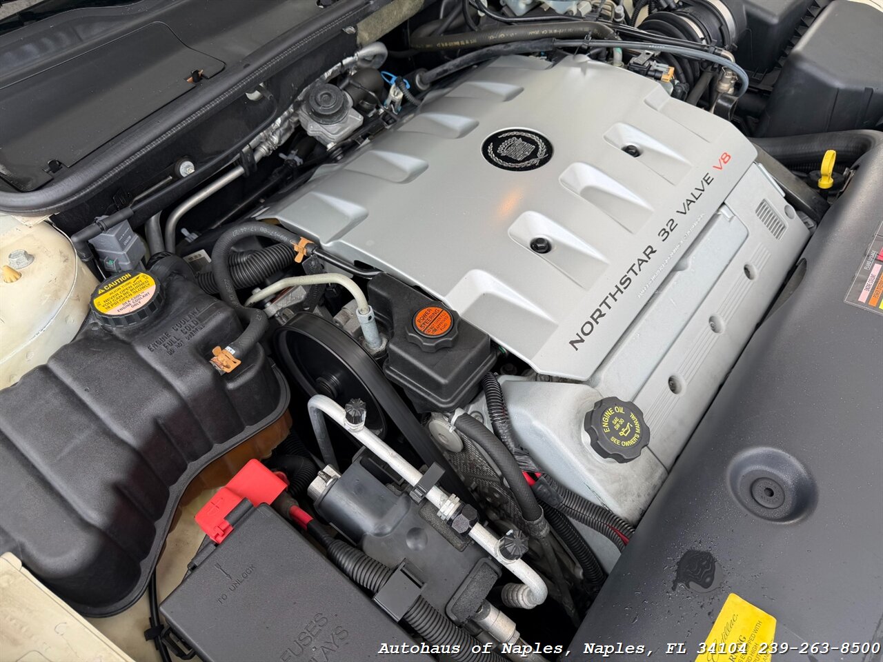 2001 Cadillac DeVille   - Photo 15 - Naples, FL 34104