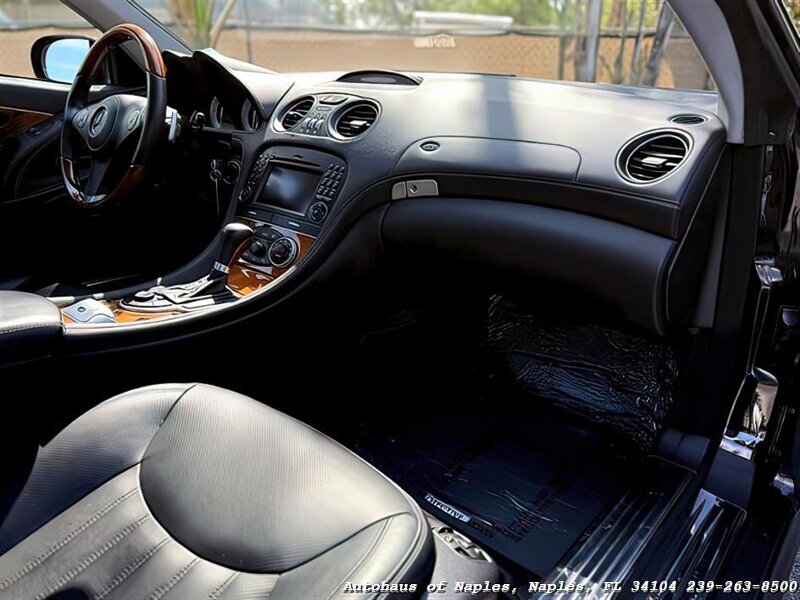 2011 Mercedes-Benz SL 550   - Photo 39 - Naples, FL 34104