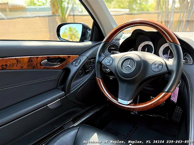 2011 Mercedes-Benz SL 550   - Photo 33 - Naples, FL 34104