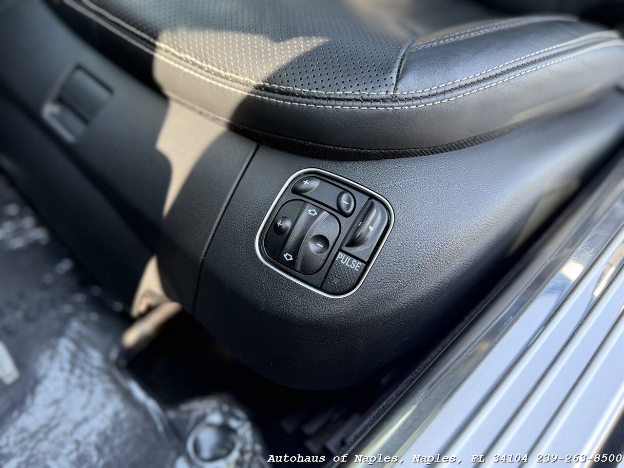 2011 Mercedes-Benz SL 550 - Photo 37 - Naples, FL 34104