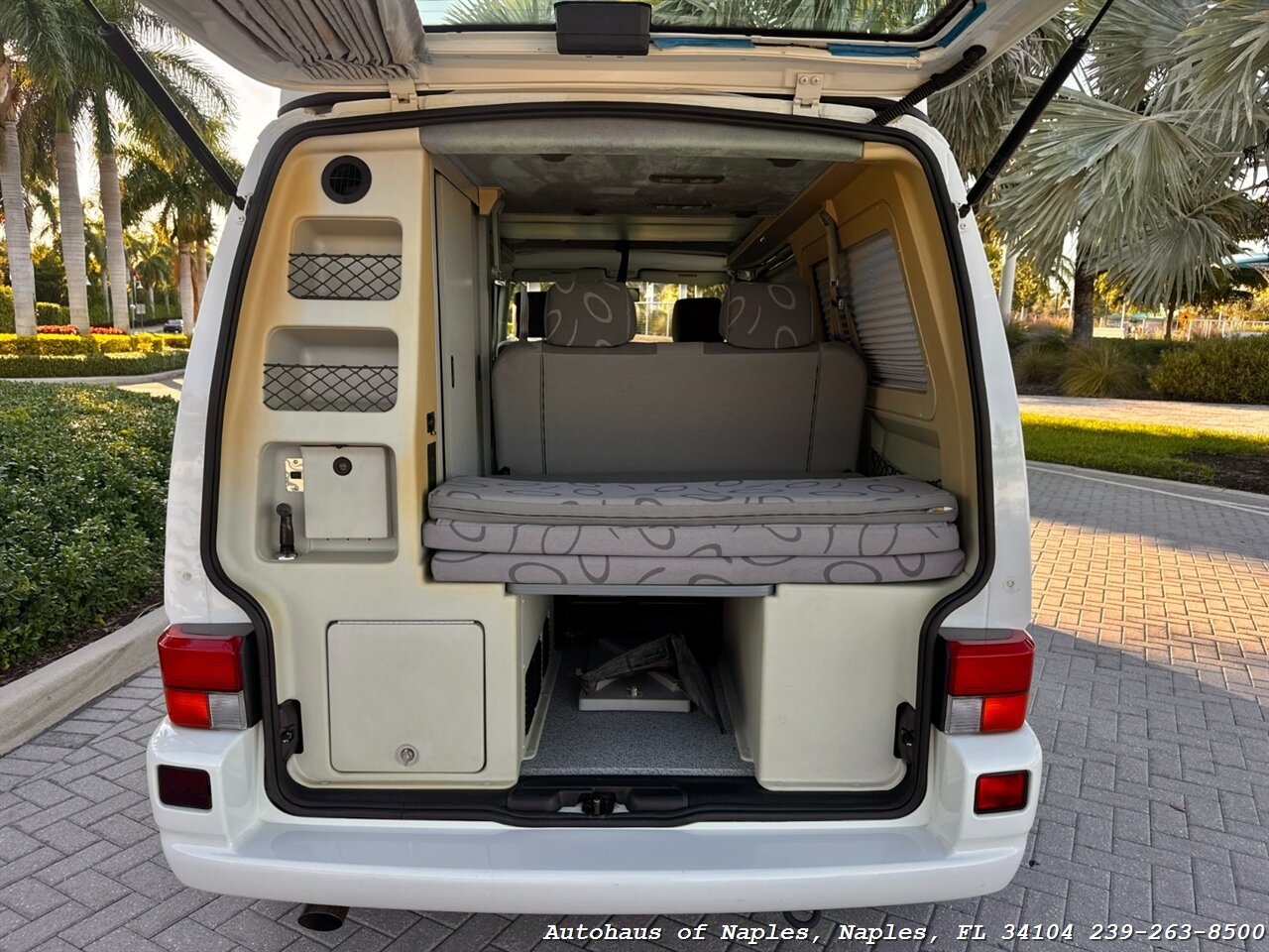 2002 Volkswagen EuroVan MV - Photo 54 - Naples, FL 34104