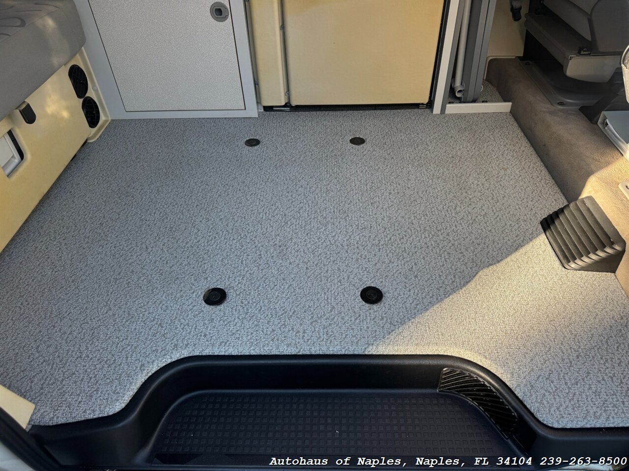 2002 Volkswagen EuroVan MV - Photo 46 - Naples, FL 34104