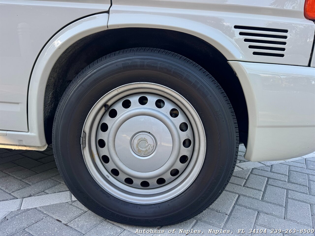 2002 Volkswagen EuroVan MV - Photo 31 - Naples, FL 34104
