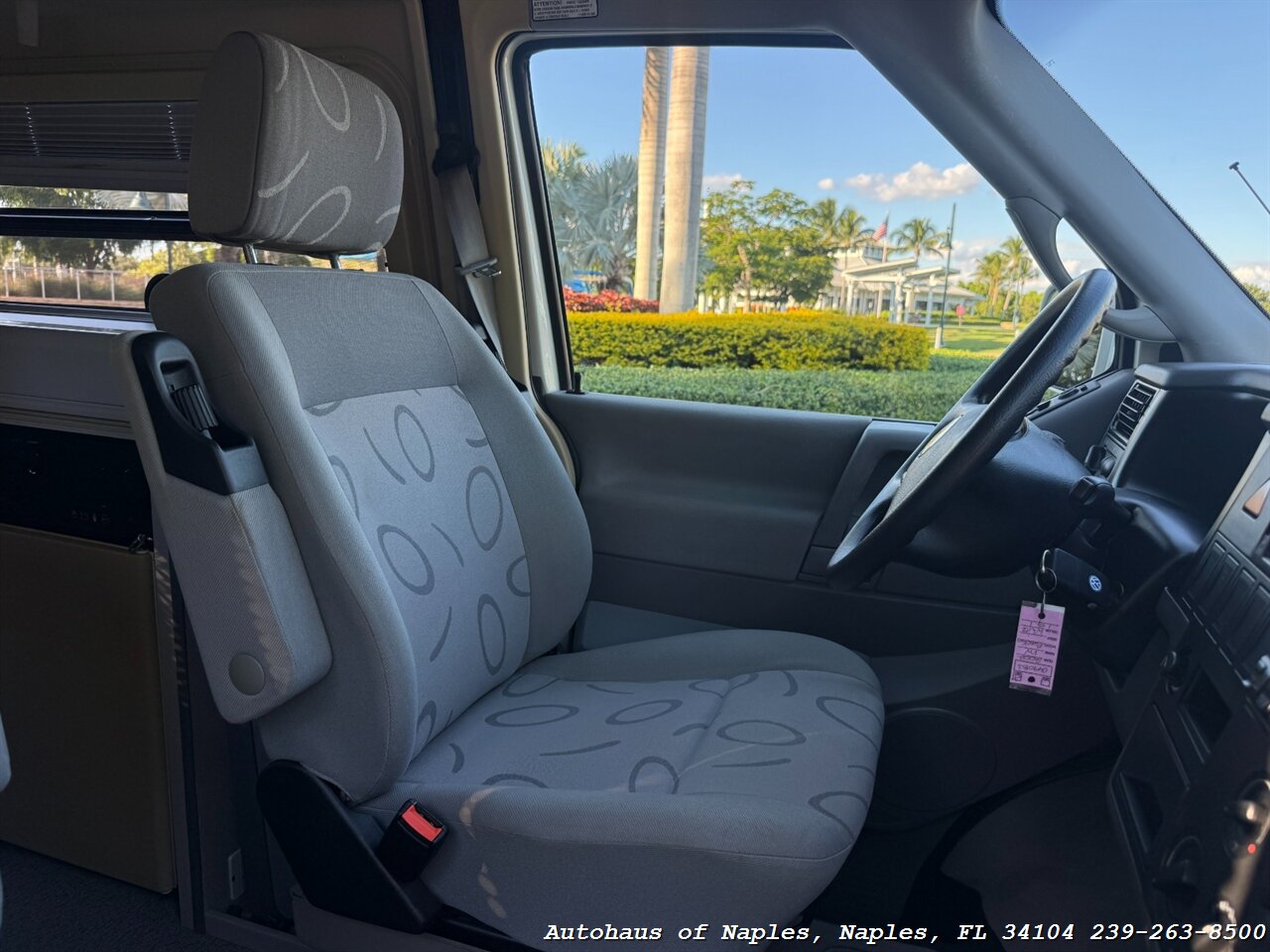 2002 Volkswagen EuroVan MV - Photo 38 - Naples, FL 34104