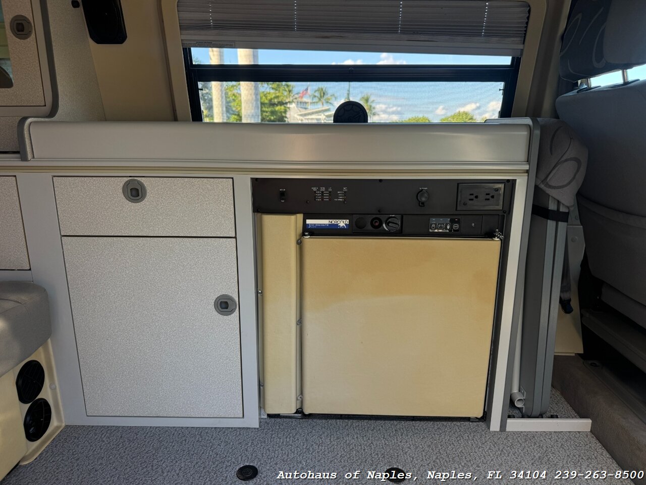 2002 Volkswagen EuroVan MV - Photo 44 - Naples, FL 34104