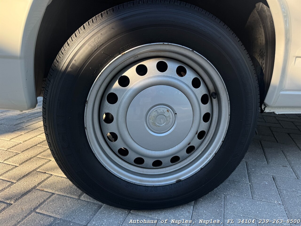 2002 Volkswagen EuroVan MV - Photo 34 - Naples, FL 34104