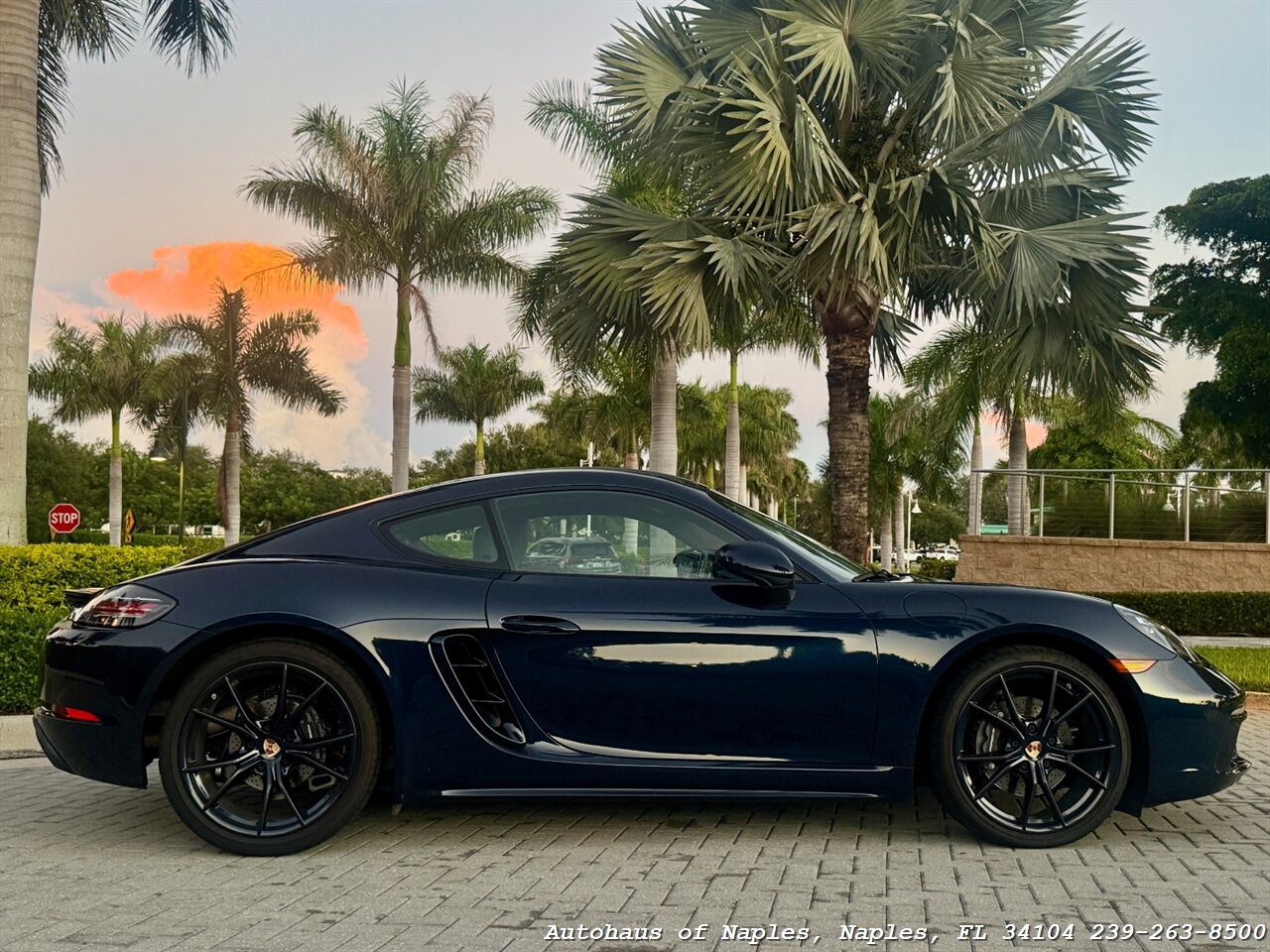 2017 Porsche 718 Cayman   - Photo 2 - Naples, FL 34104