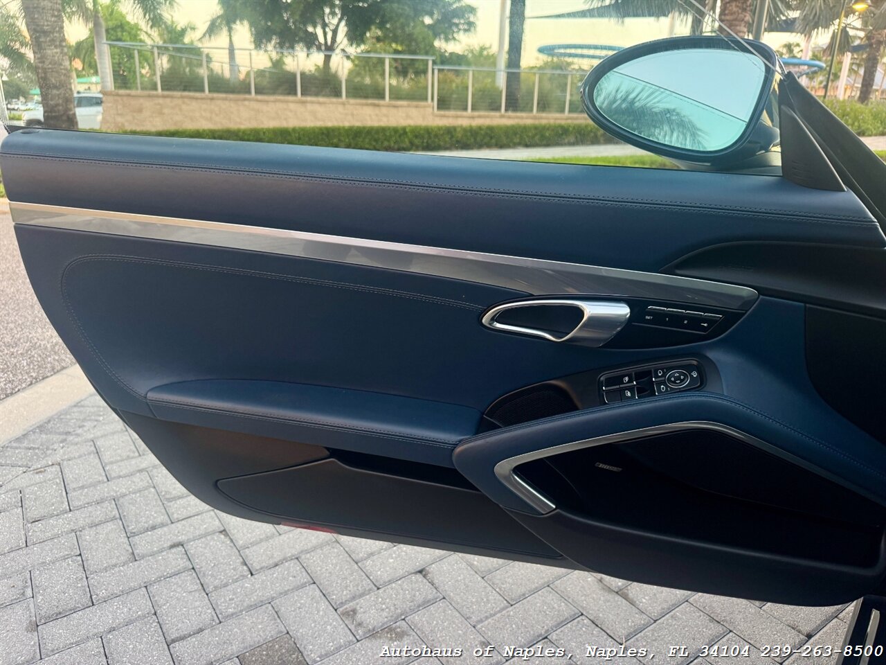 2017 Porsche 718 Cayman   - Photo 27 - Naples, FL 34104