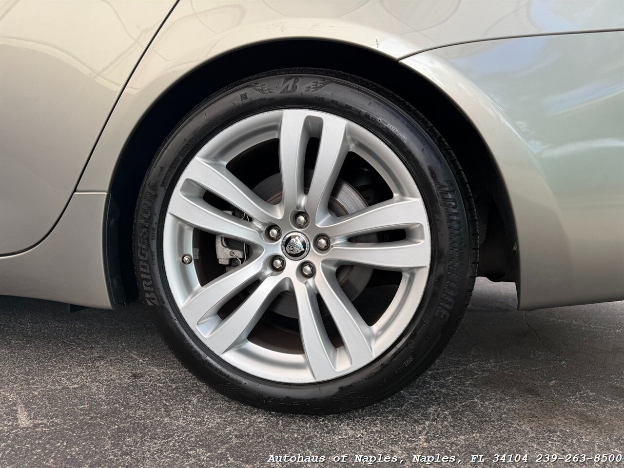 2011 Jaguar XJ - Photo 12 - Naples, FL 34104