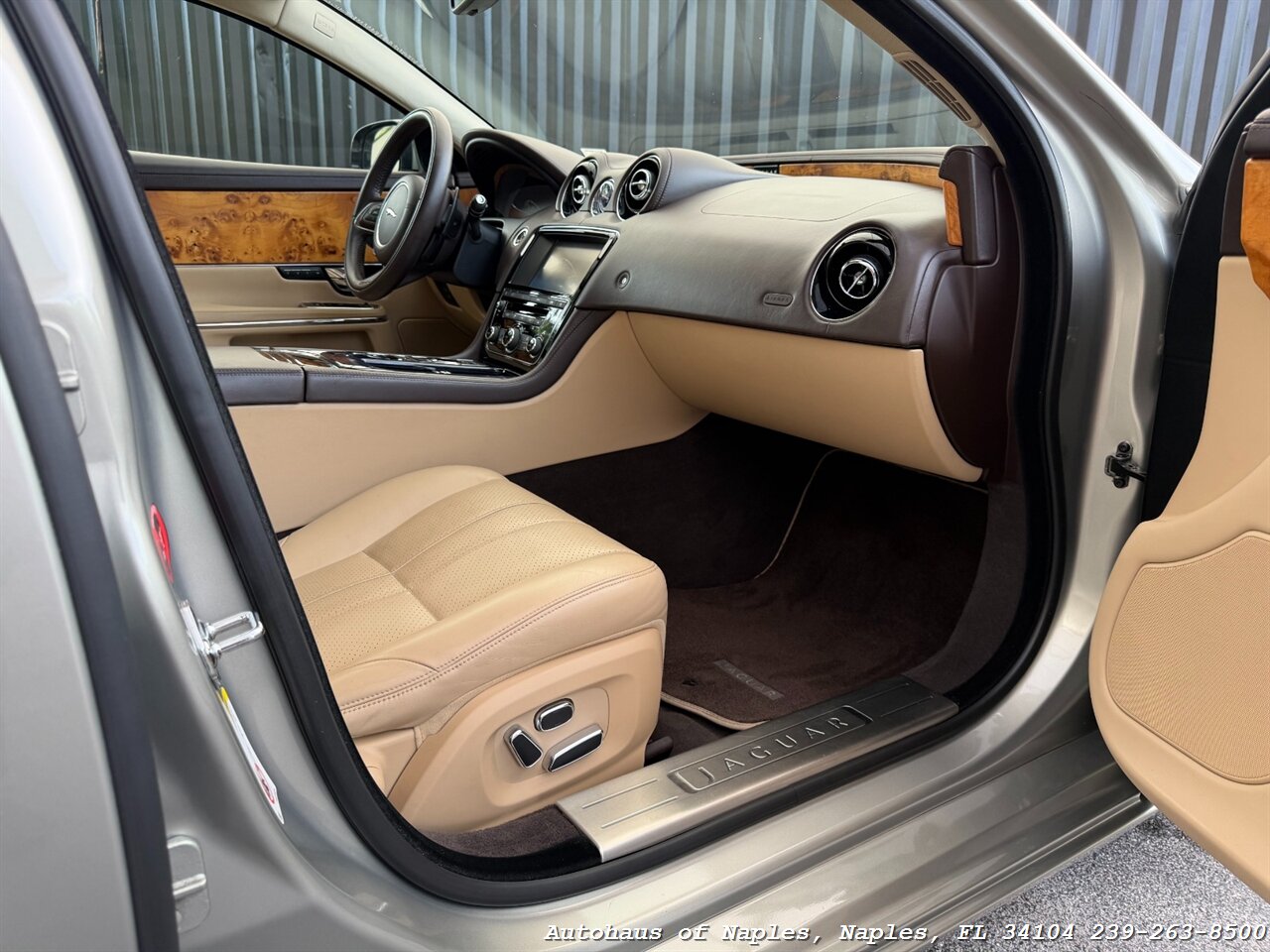 2011 Jaguar XJ - Photo 25 - Naples, FL 34104