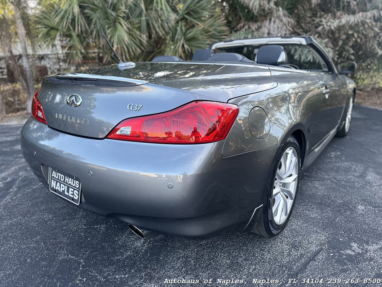 2013 INFINITI G37 Convertible   - Photo 18 - Naples, FL 34104