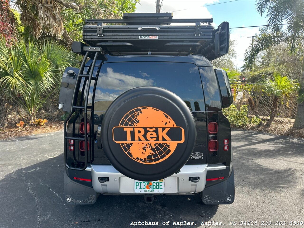 2023 Land Rover Defender 110 S   - Photo 7 - Naples, FL 34104