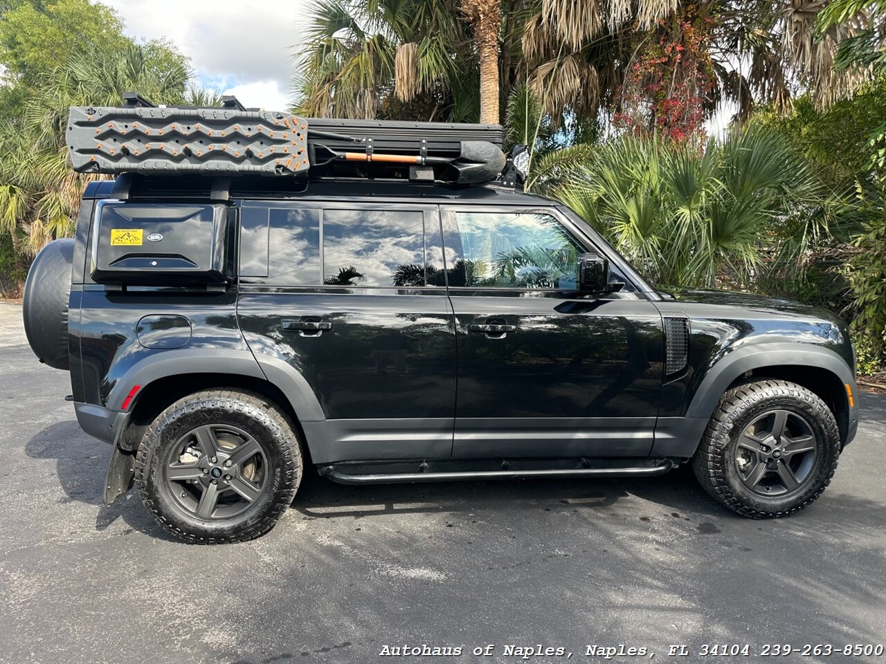 2023 Land Rover Defender 110 S   - Photo 13 - Naples, FL 34104