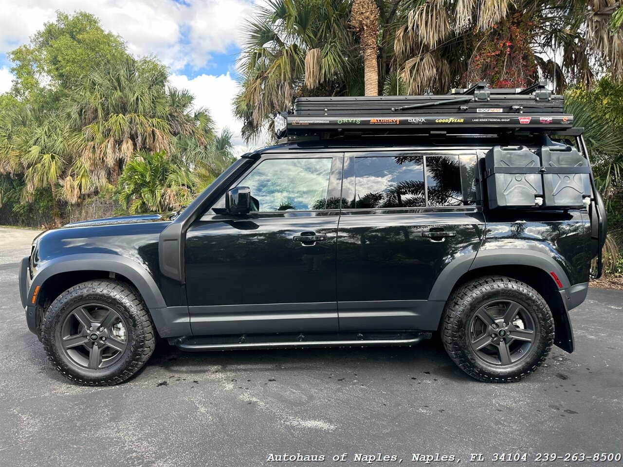 2023 Land Rover Defender 110 S   - Photo 5 - Naples, FL 34104