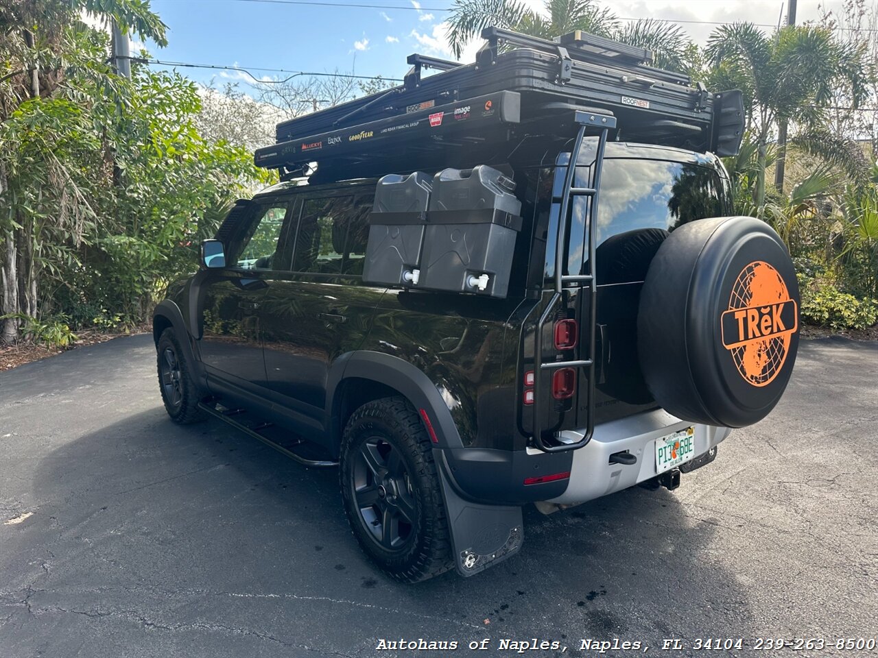 2023 Land Rover Defender 110 S   - Photo 6 - Naples, FL 34104