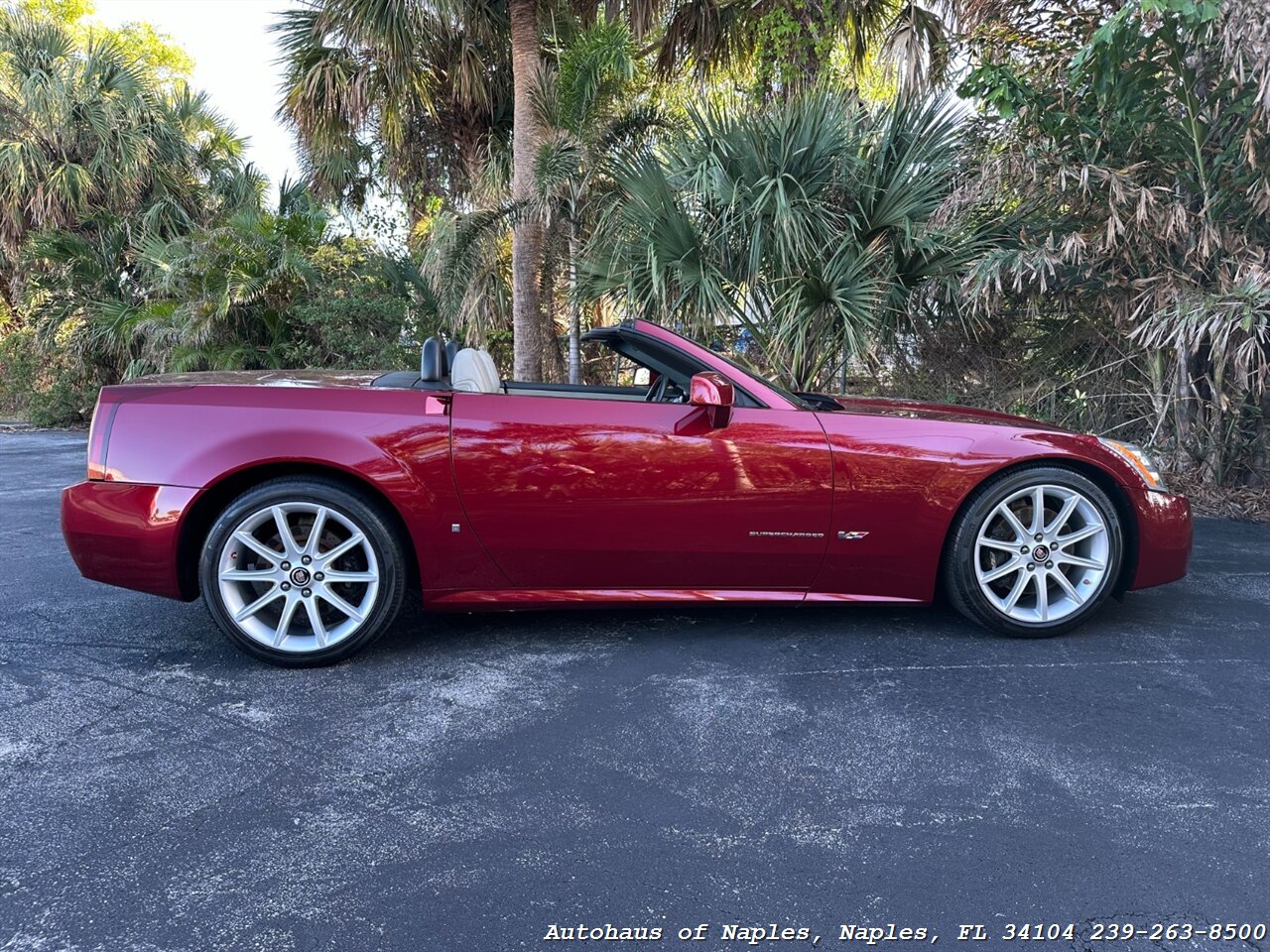 2006 Cadillac XLR-V   - Photo 18 - Naples, FL 34104