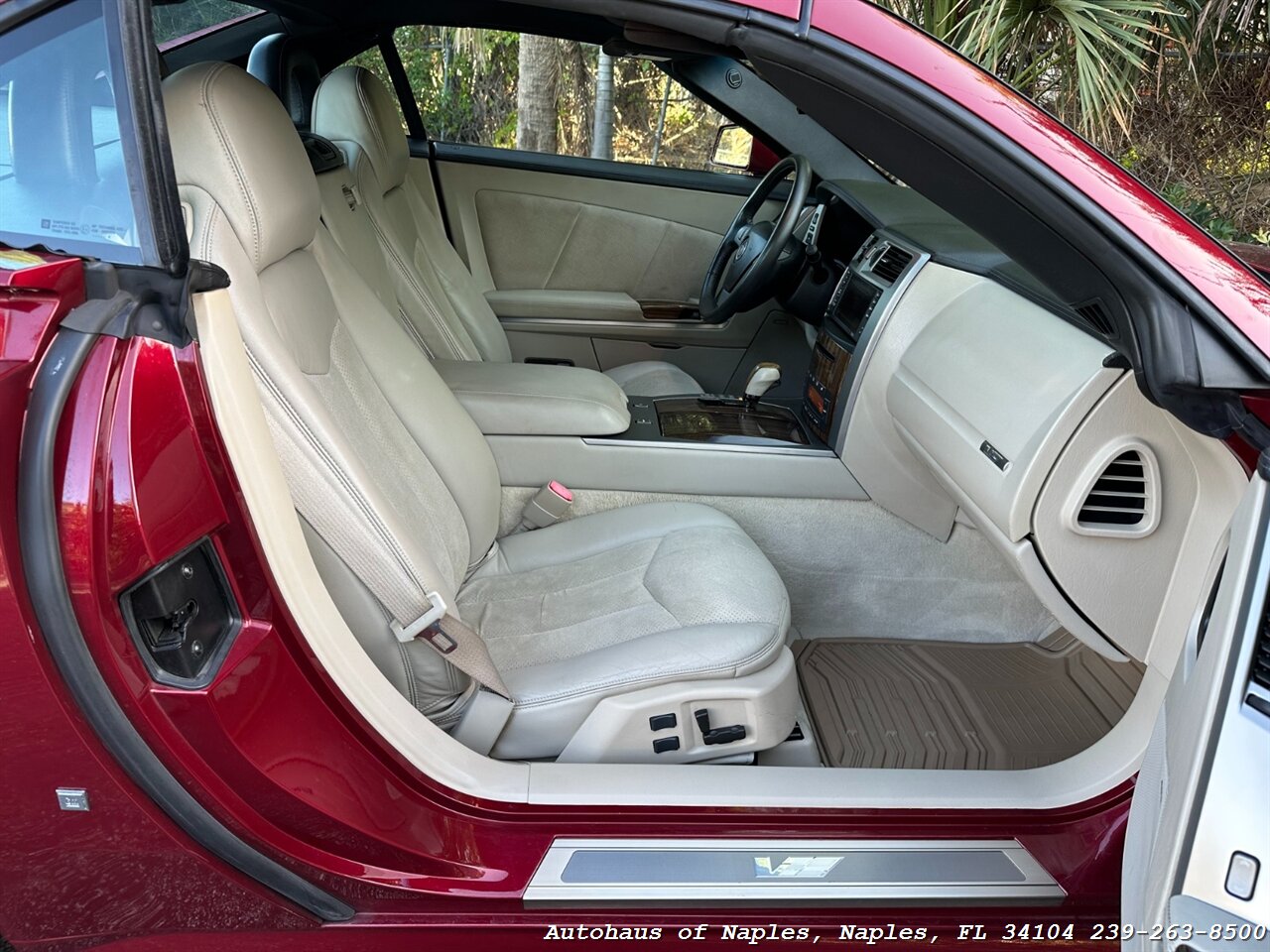 2006 Cadillac XLR-V   - Photo 38 - Naples, FL 34104