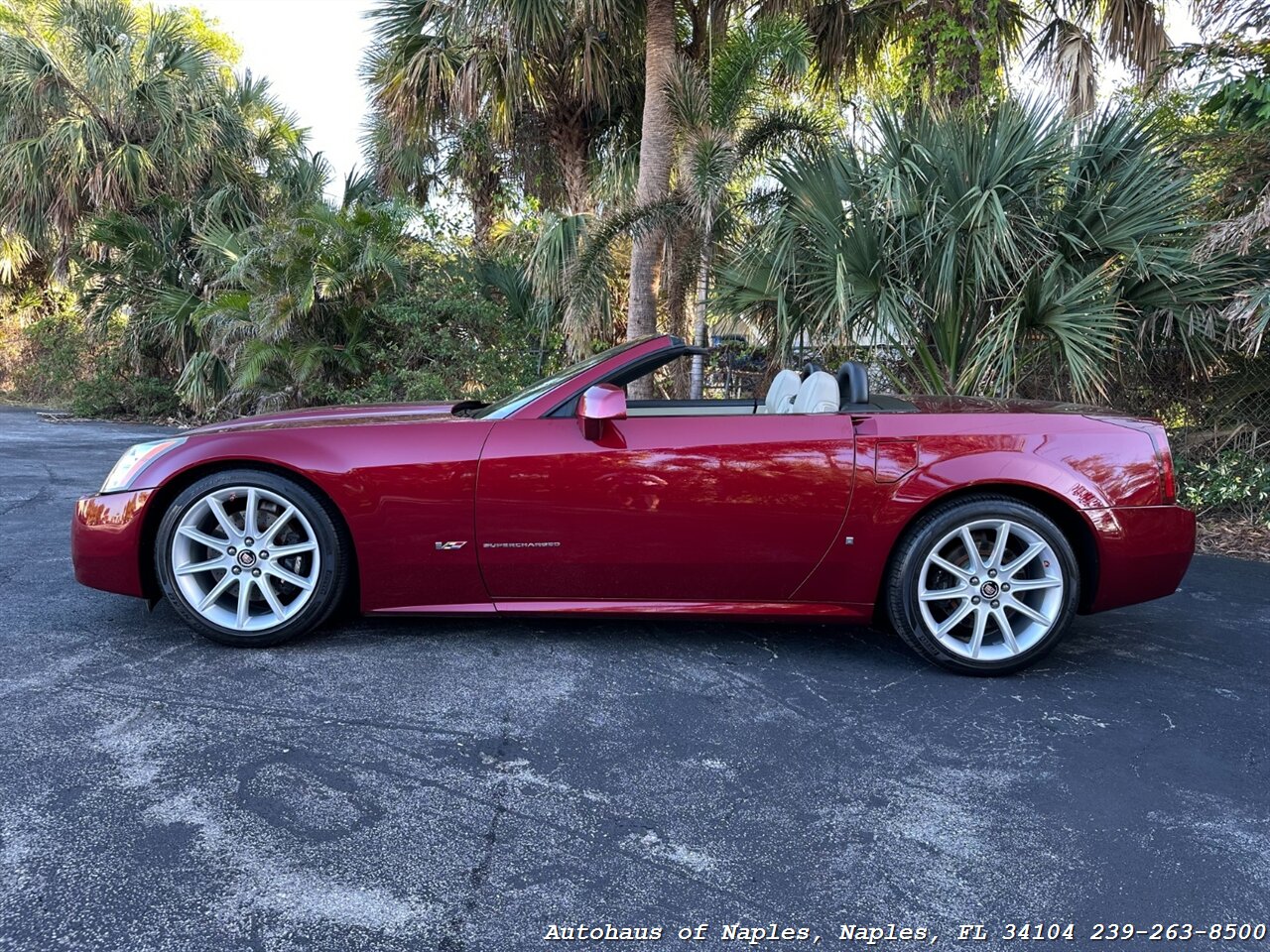 2006 Cadillac XLR-V   - Photo 14 - Naples, FL 34104