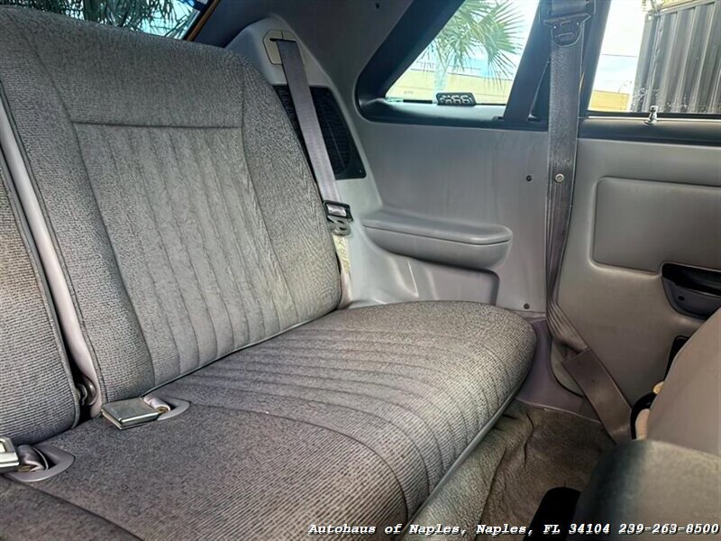 1993 Ford Mustang GT   - Photo 23 - Naples, FL 34104