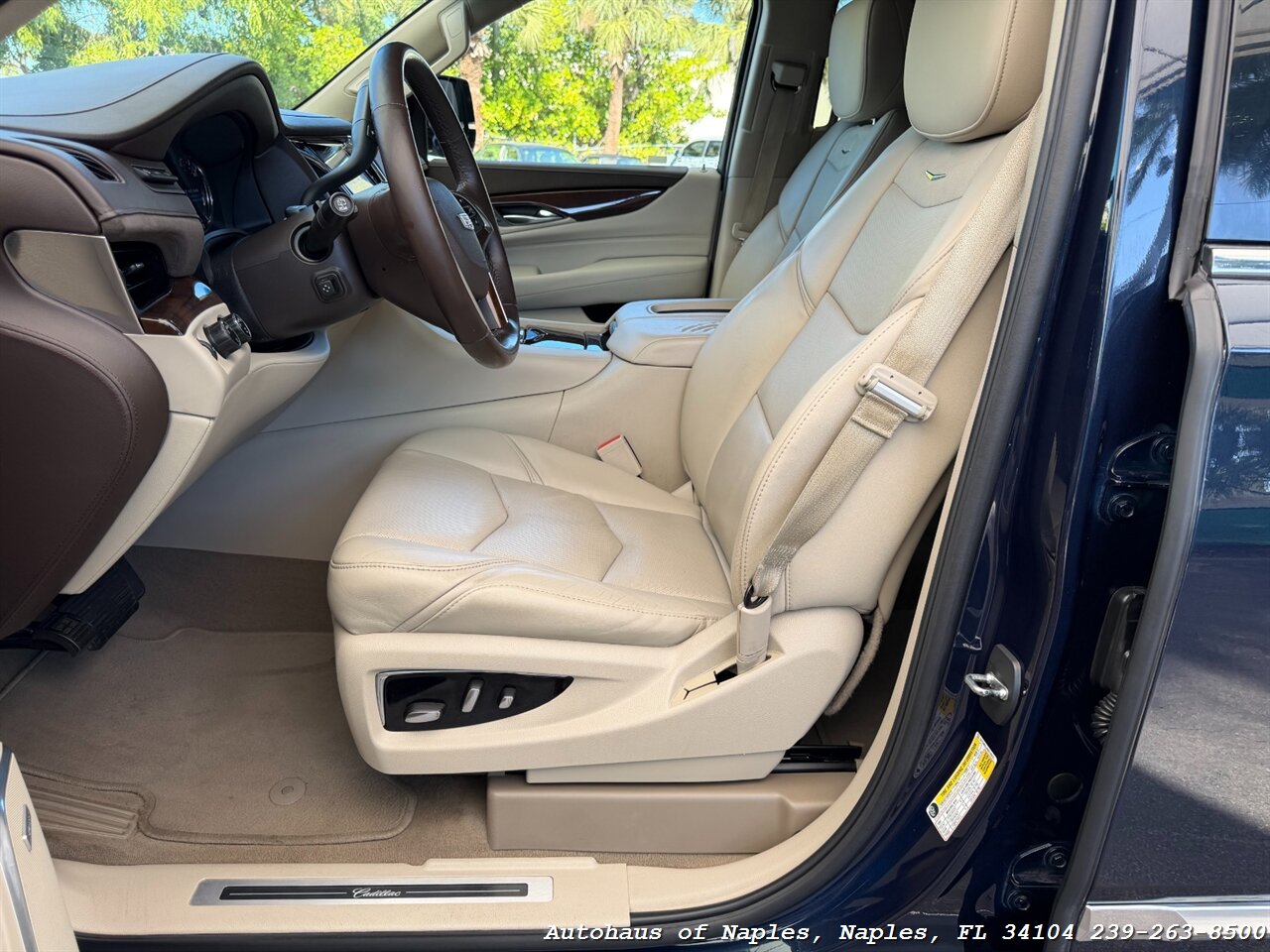 2017 Cadillac Escalade Luxury   - Photo 18 - Naples, FL 34104