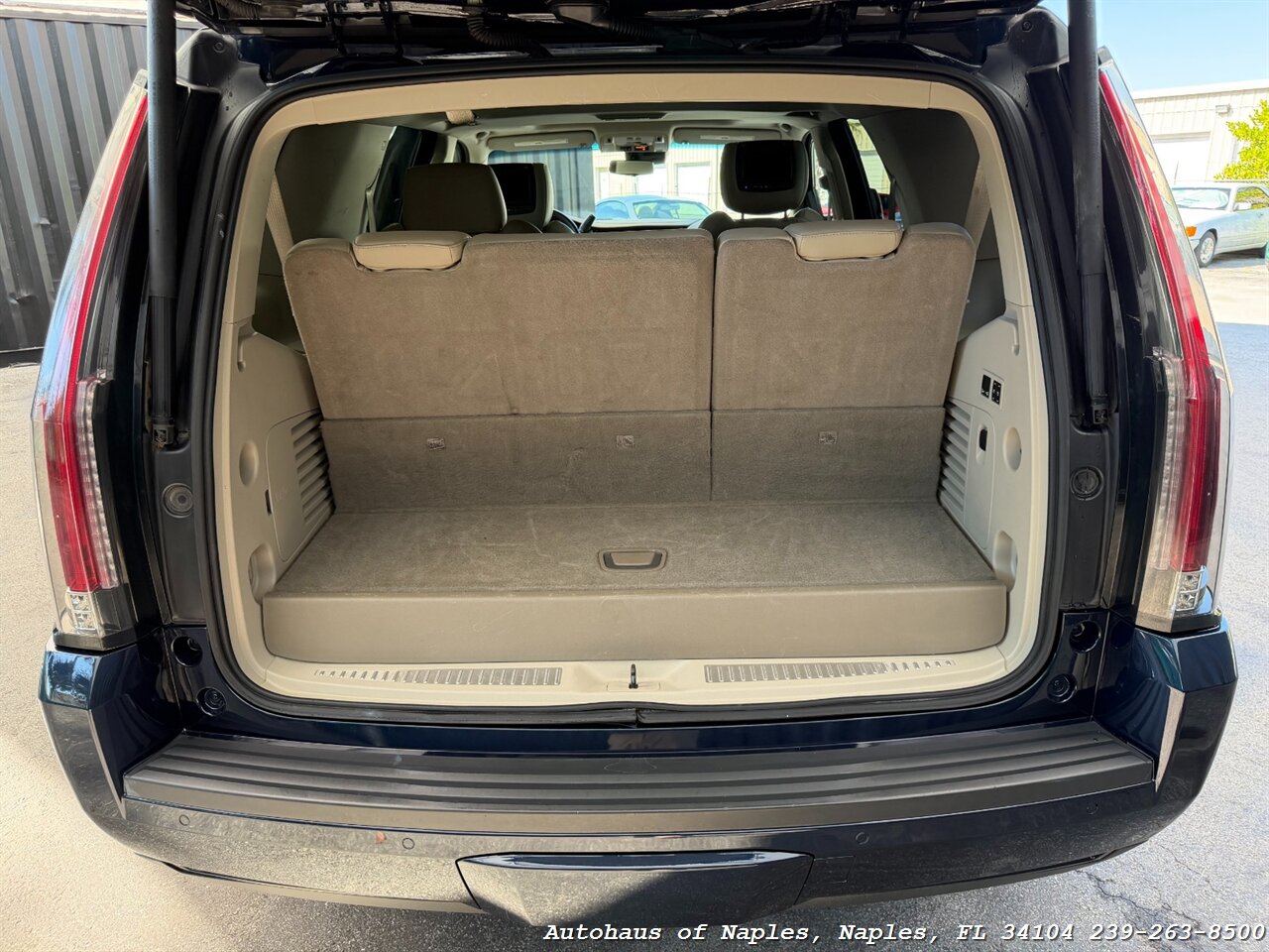 2017 Cadillac Escalade Luxury   - Photo 27 - Naples, FL 34104