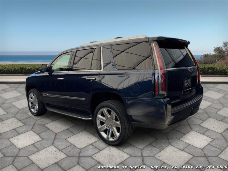 2017 Cadillac Escalade Luxury photo 2