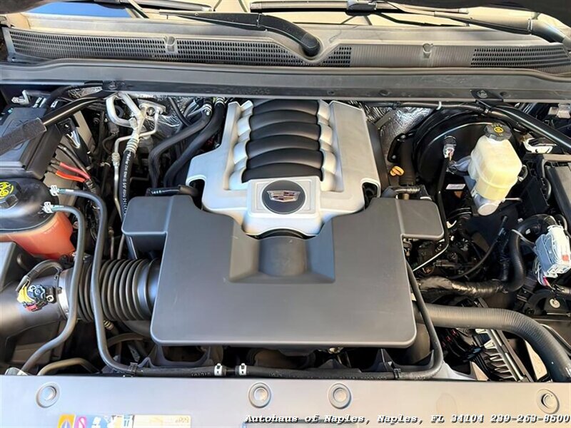 2017 Cadillac Escalade Luxury   - Photo 14 - Naples, FL 34104