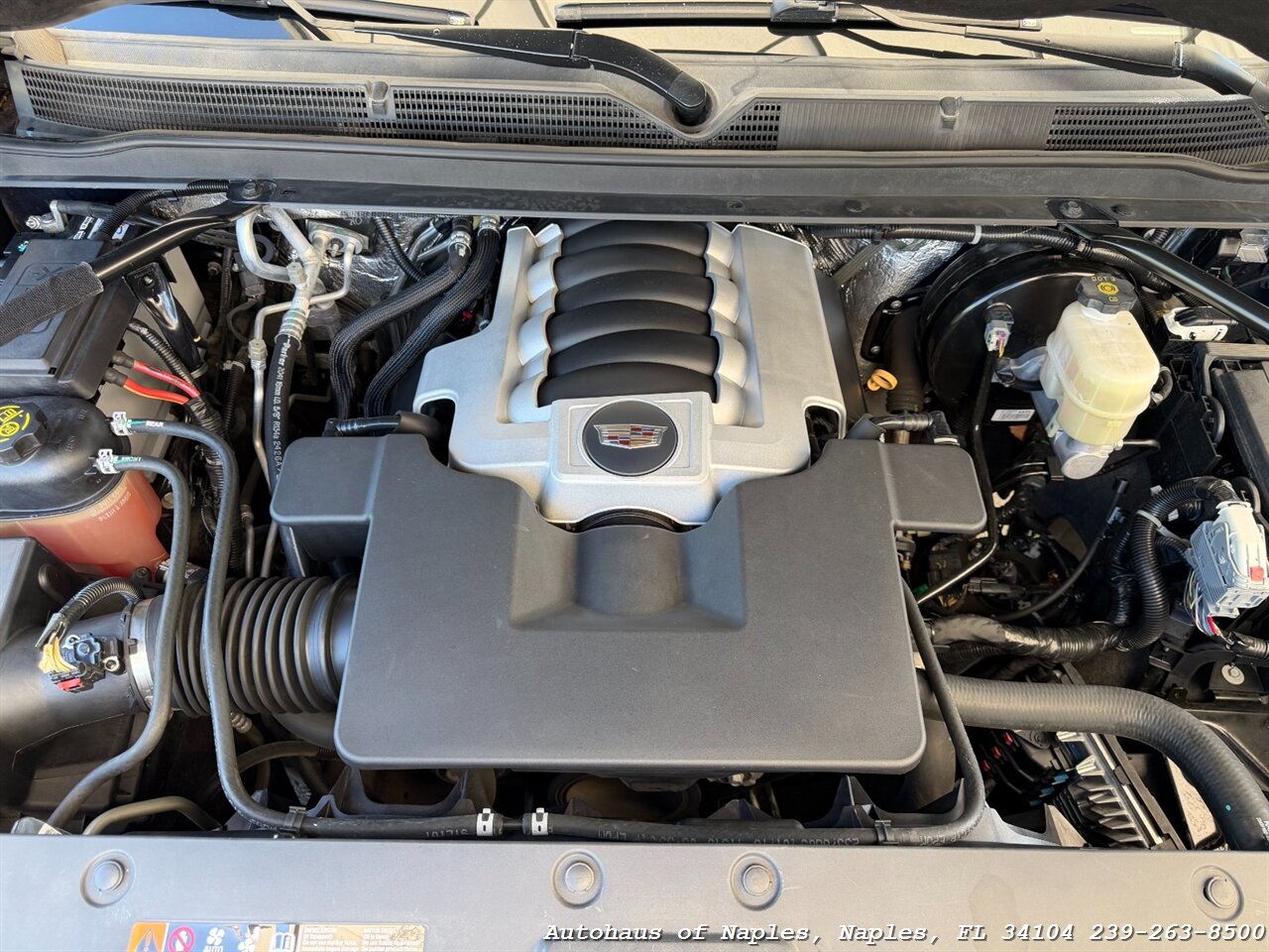 2017 Cadillac Escalade Luxury   - Photo 14 - Naples, FL 34104