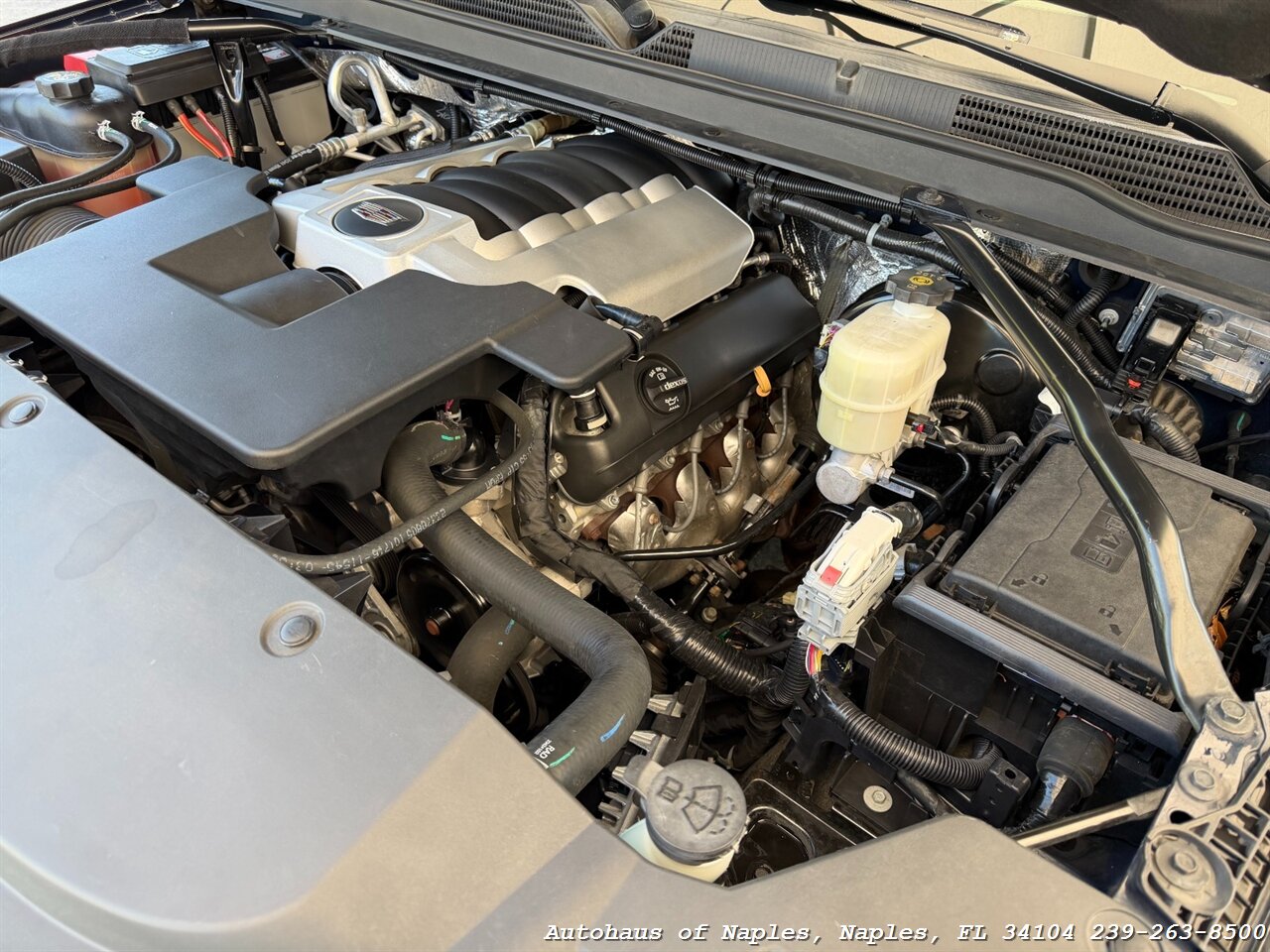 2017 Cadillac Escalade Luxury   - Photo 15 - Naples, FL 34104