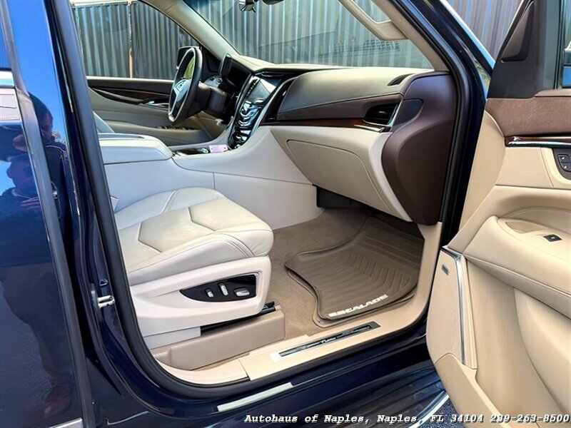 2017 Cadillac Escalade Luxury   - Photo 32 - Naples, FL 34104