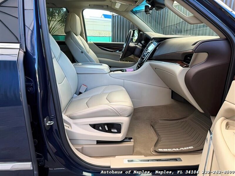 2017 Cadillac Escalade Luxury   - Photo 33 - Naples, FL 34104