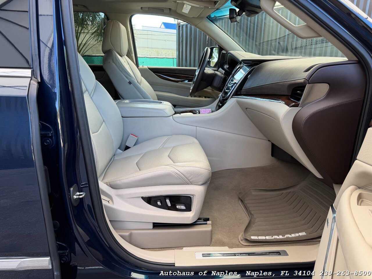 2017 Cadillac Escalade Luxury   - Photo 33 - Naples, FL 34104