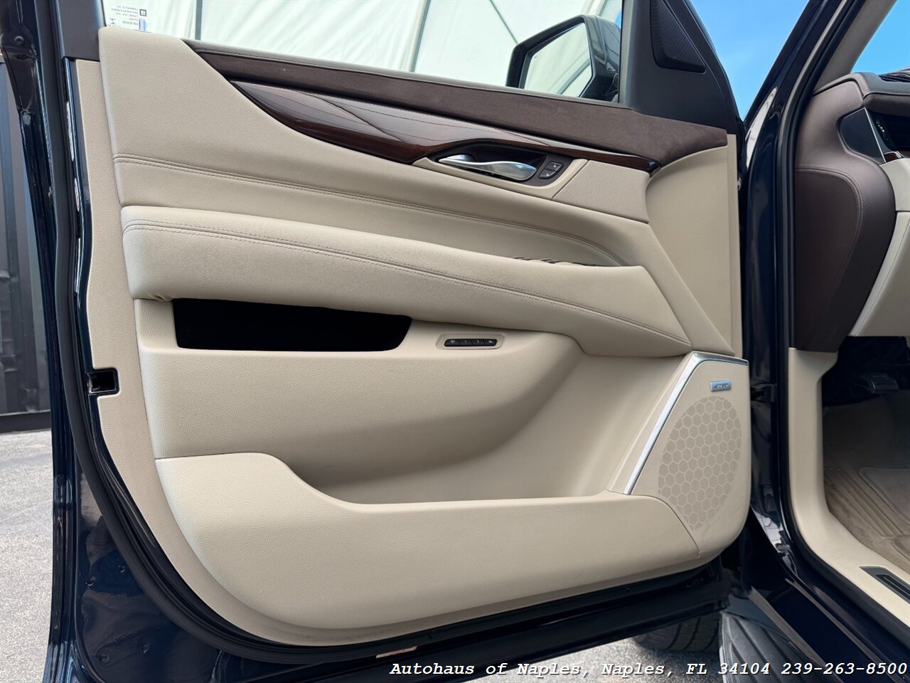 2017 Cadillac Escalade Luxury   - Photo 20 - Naples, FL 34104