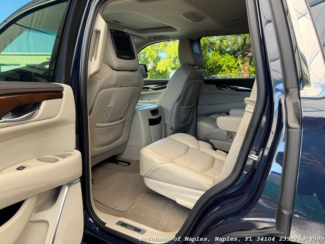 2017 Cadillac Escalade Luxury   - Photo 21 - Naples, FL 34104