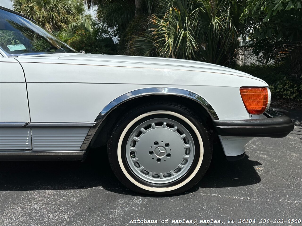 1989 Mercedes-Benz 560-Class 560 SL   - Photo 25 - Naples, FL 34104