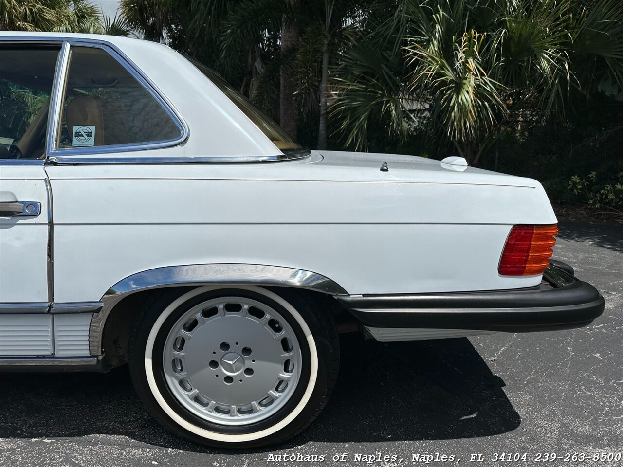 1989 Mercedes-Benz 560-Class 560 SL   - Photo 11 - Naples, FL 34104