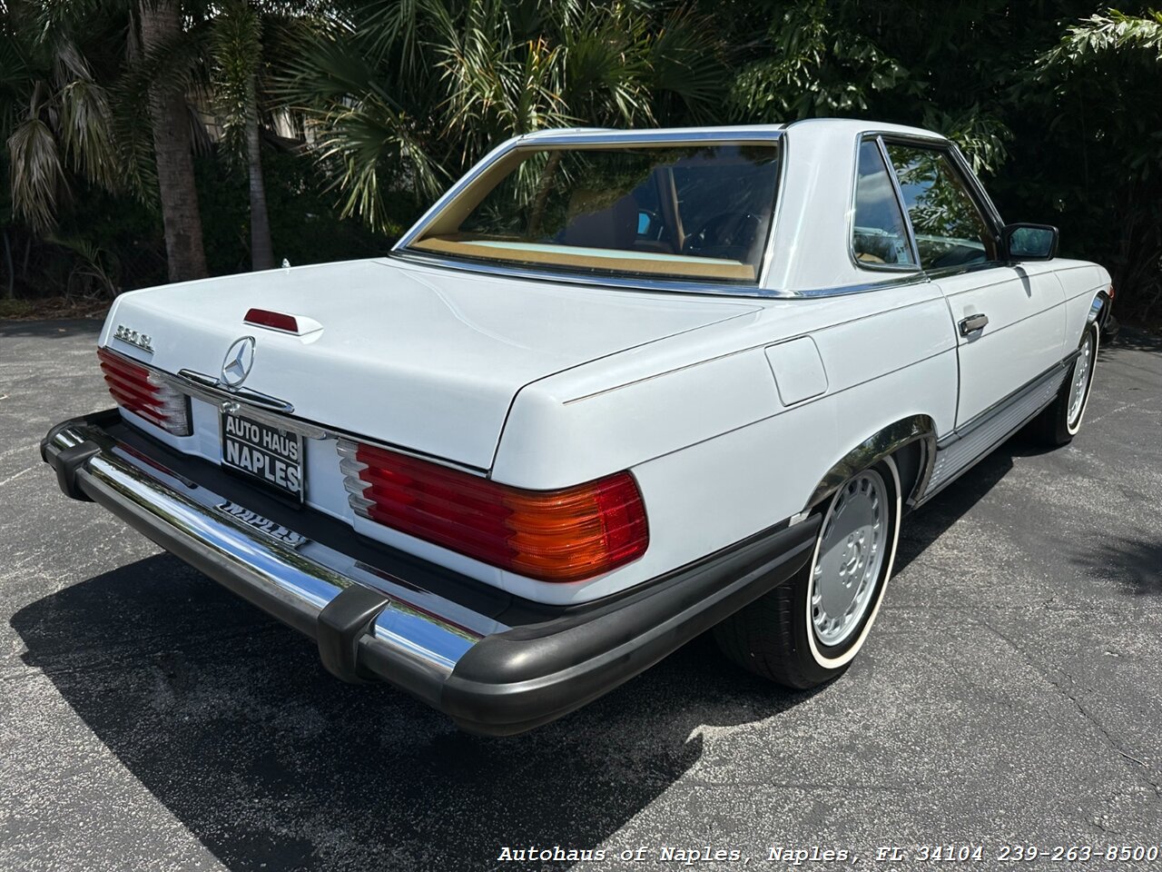 1989 Mercedes-Benz 560-Class 560 SL   - Photo 18 - Naples, FL 34104