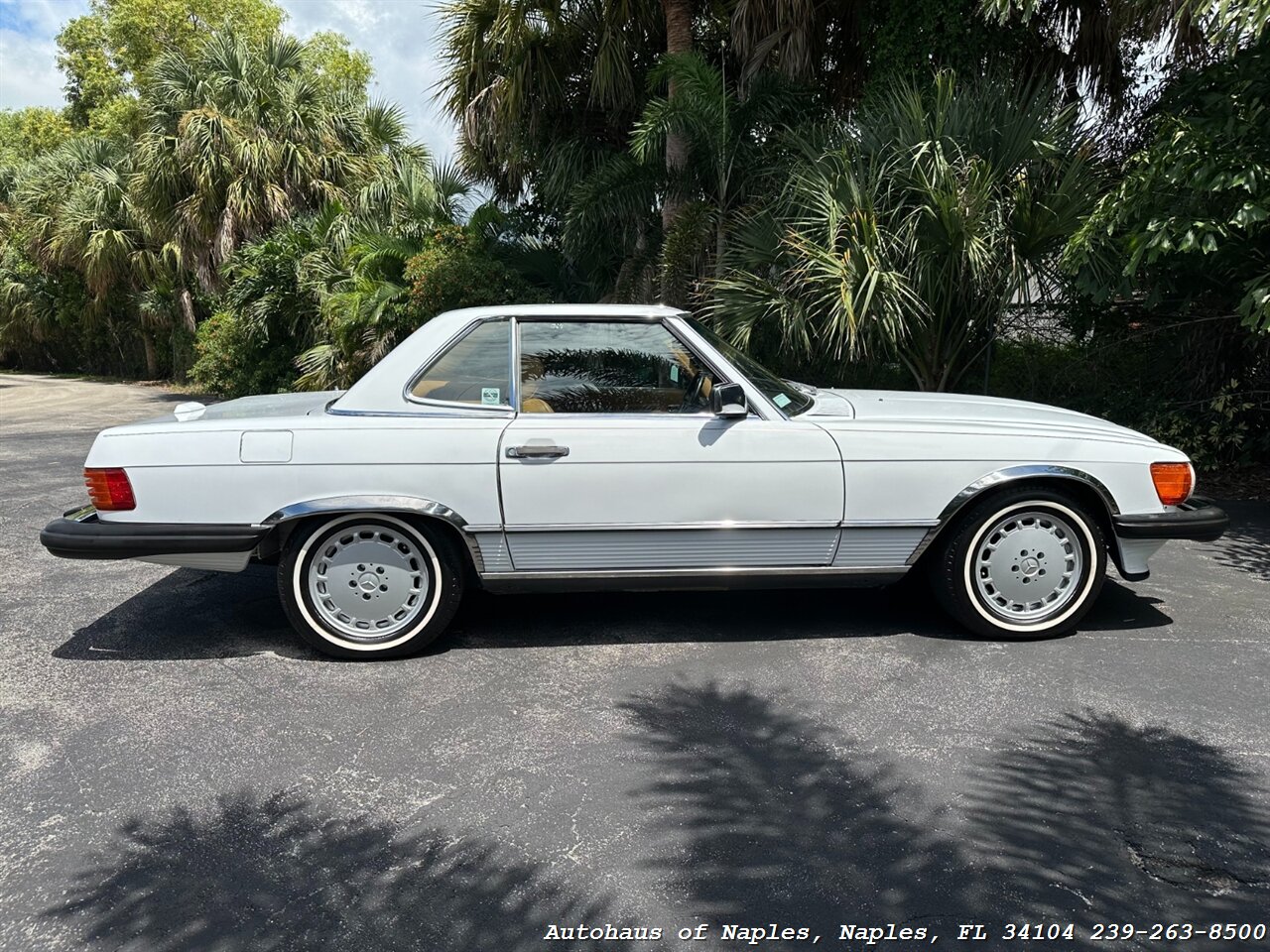 1989 Mercedes-Benz 560-Class 560 SL   - Photo 19 - Naples, FL 34104