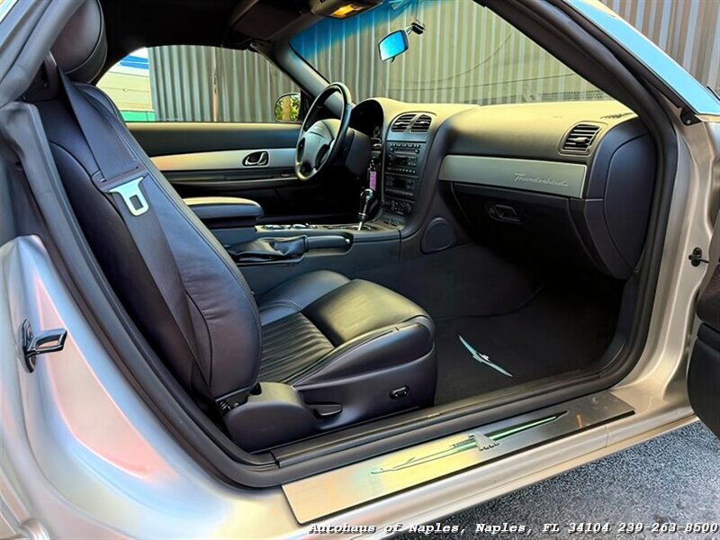 2005 Ford Thunderbird Deluxe   - Photo 47 - Naples, FL 34104